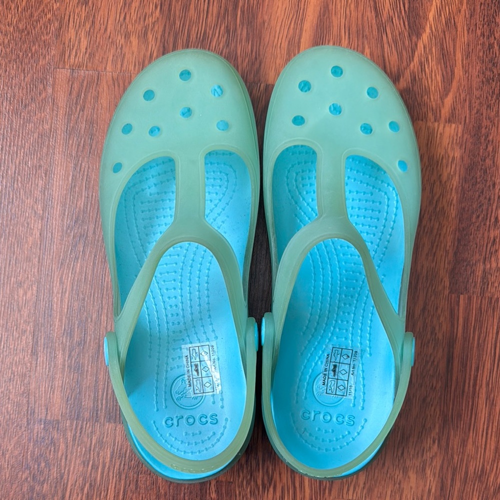 Crocs Carlie Mary Jane Blue Casual Comfort Clogs
Women's Size 7 Shoe Teal Jelly